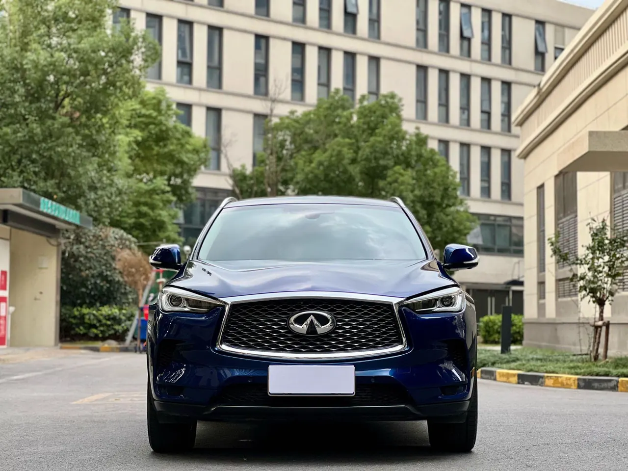 Infiniti 2020 QX50 2.0T Stepless Four-wheel Drive Elite Edition Automatic Gear 2