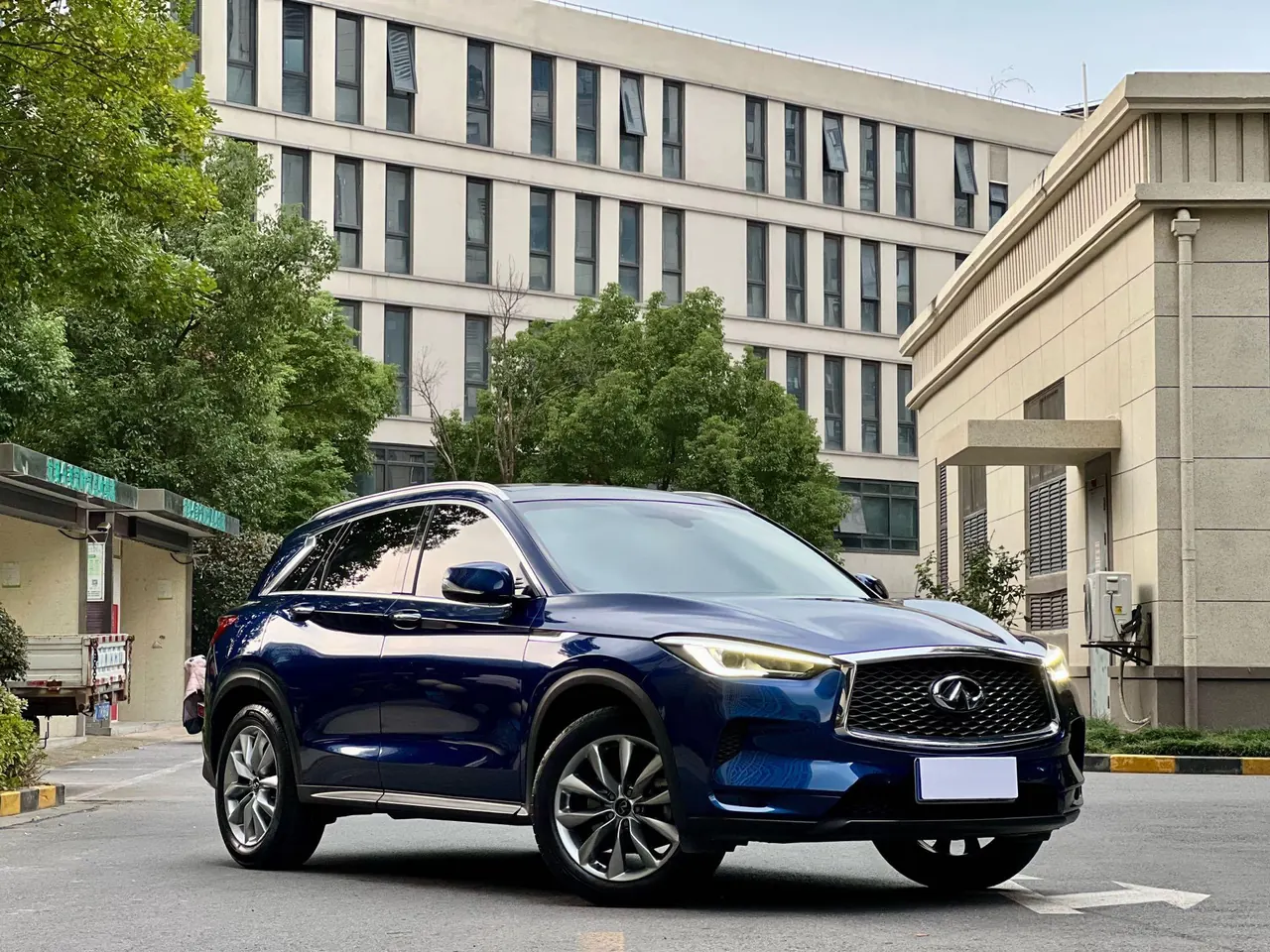 Infiniti 2020 QX50 2.0T Stepless Four-wheel Drive Elite Edition Automatic Gear 3