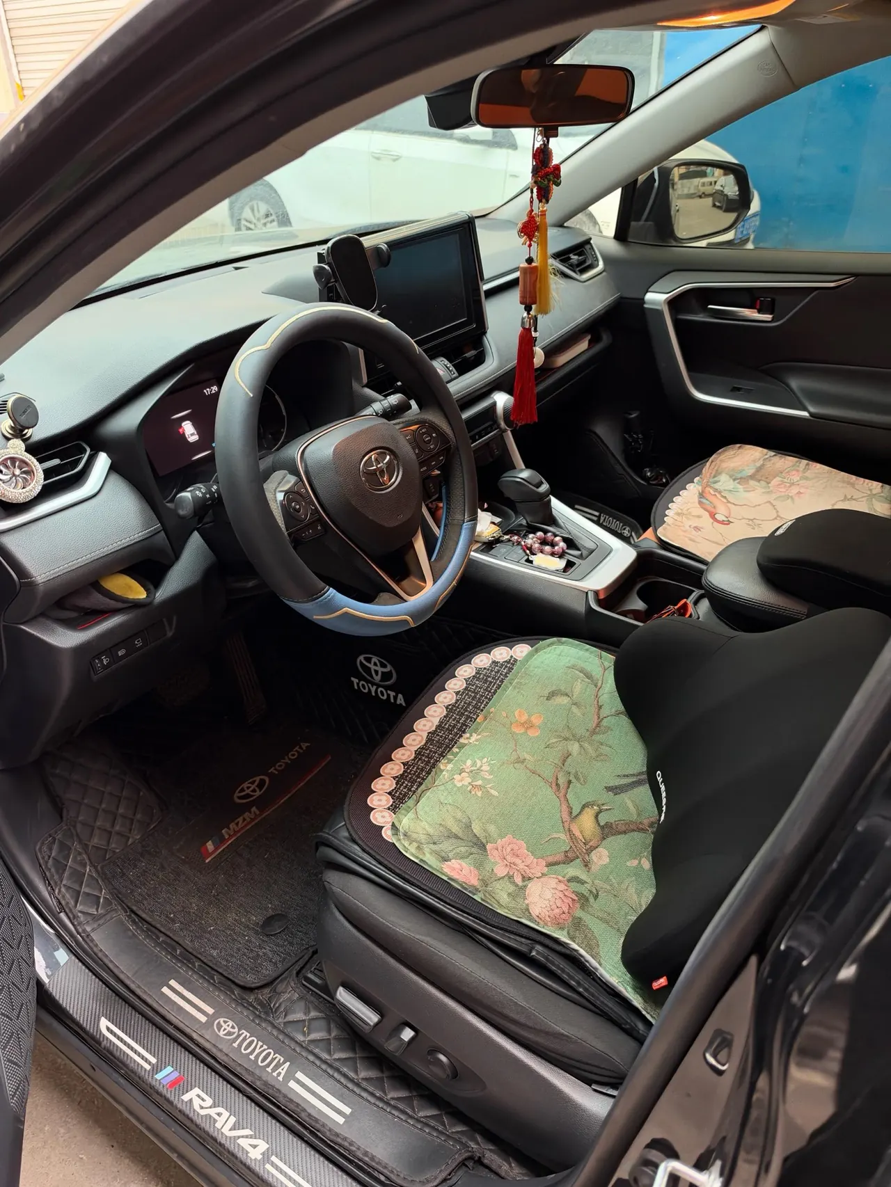Toyota 2020 RAV4 Rongbo 2.0 Stepless Two-Drive Fashion Edition Automatic Gear 2