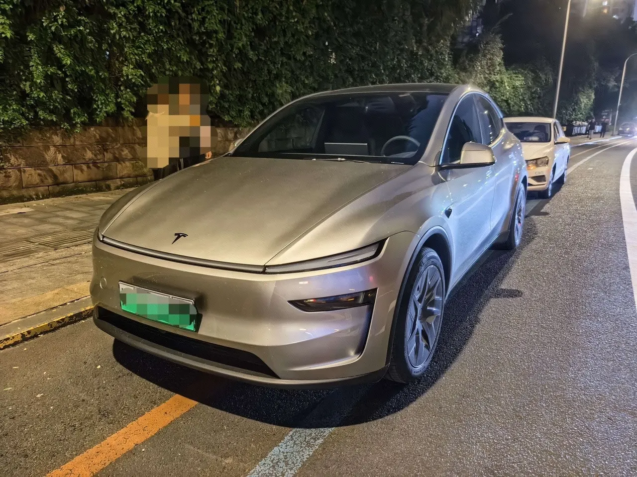 Open image lightbox: Tesla 2025 Model Y L Long Endurance All-Wheel Drive Automatic Transmission