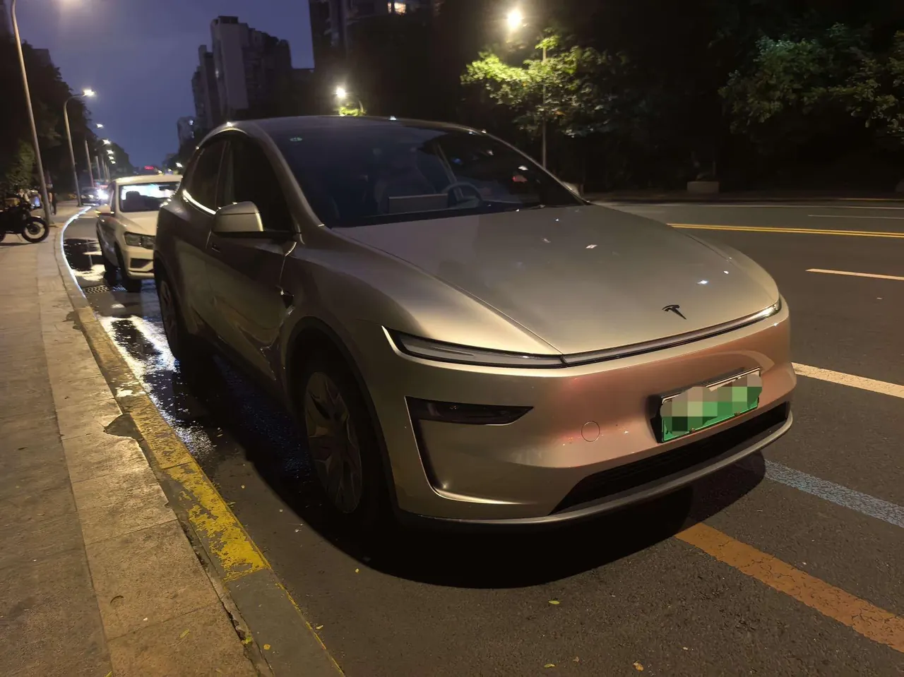 Tesla 2025 Model Y L Long Endurance All-Wheel Drive Automatic Transmission 2