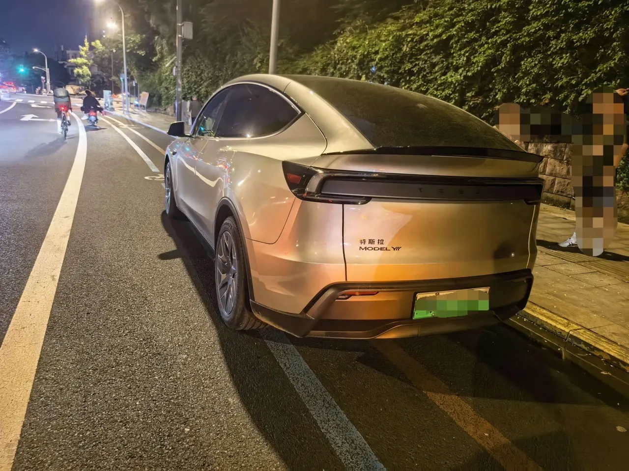 Tesla 2025 Model Y L Long Endurance All-Wheel Drive Automatic Transmission 3
