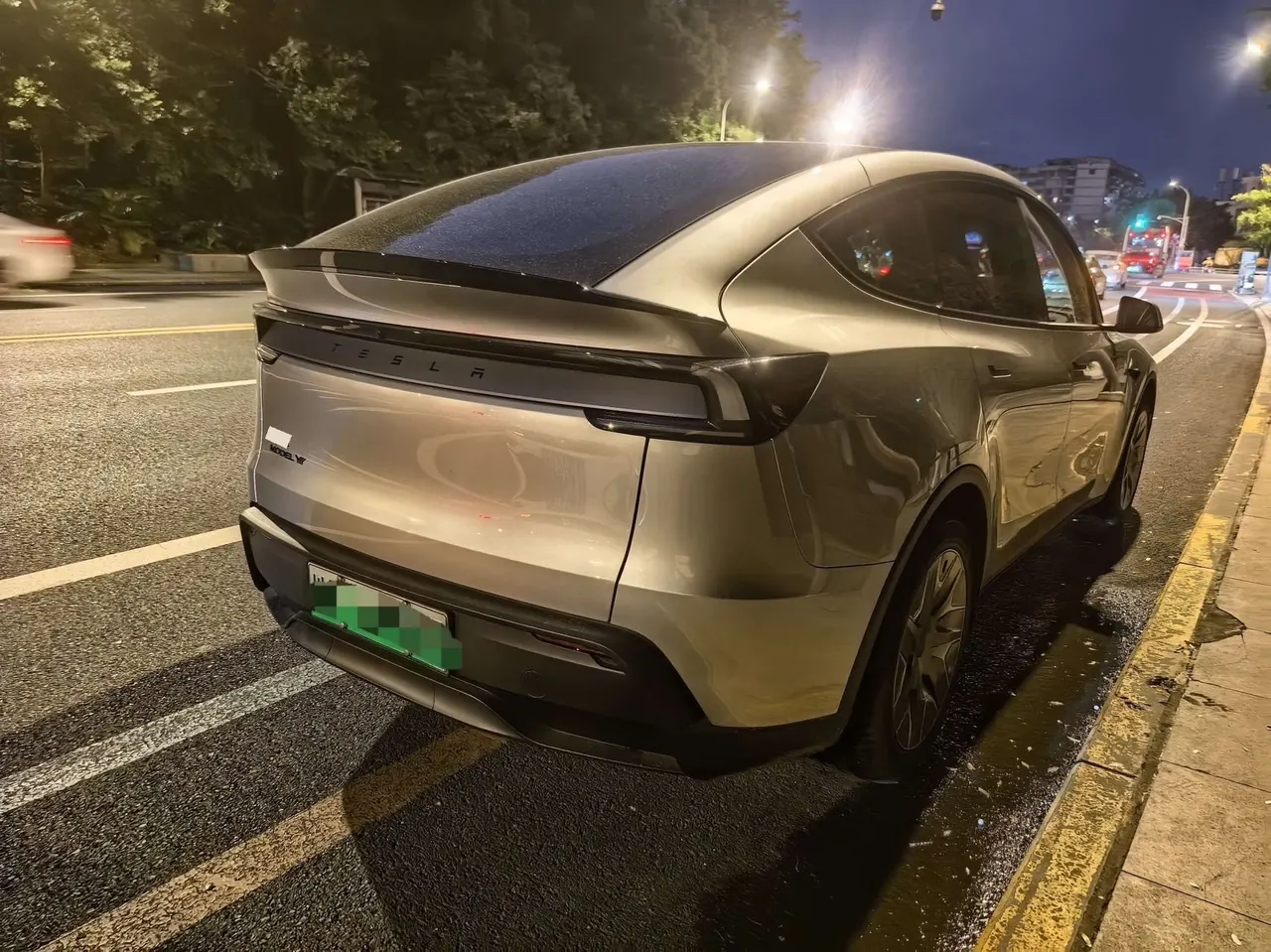Tesla 2025 Model Y L Long Endurance All-Wheel Drive Automatic Transmission 5