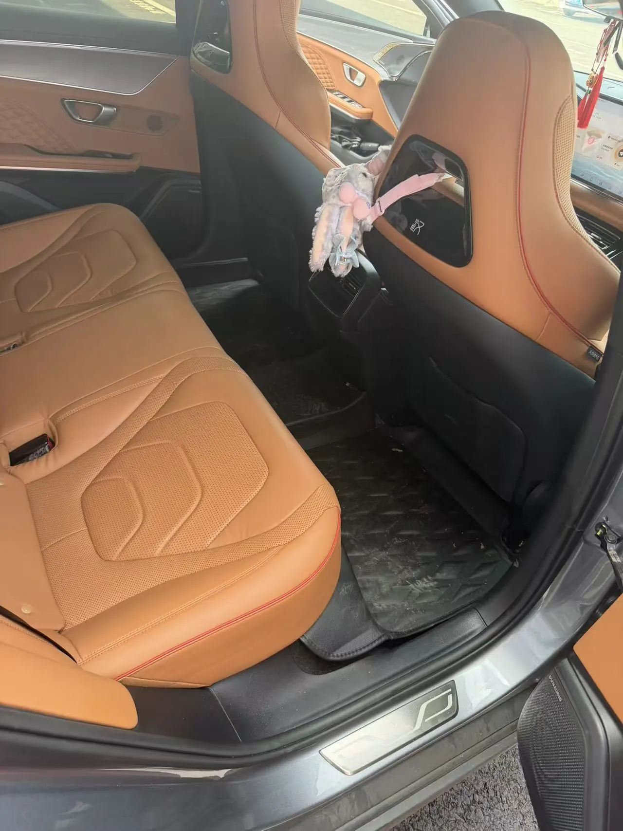 BYD 2022 Han DM-i 1.5T stepless 121KM honorable automatic gear 2