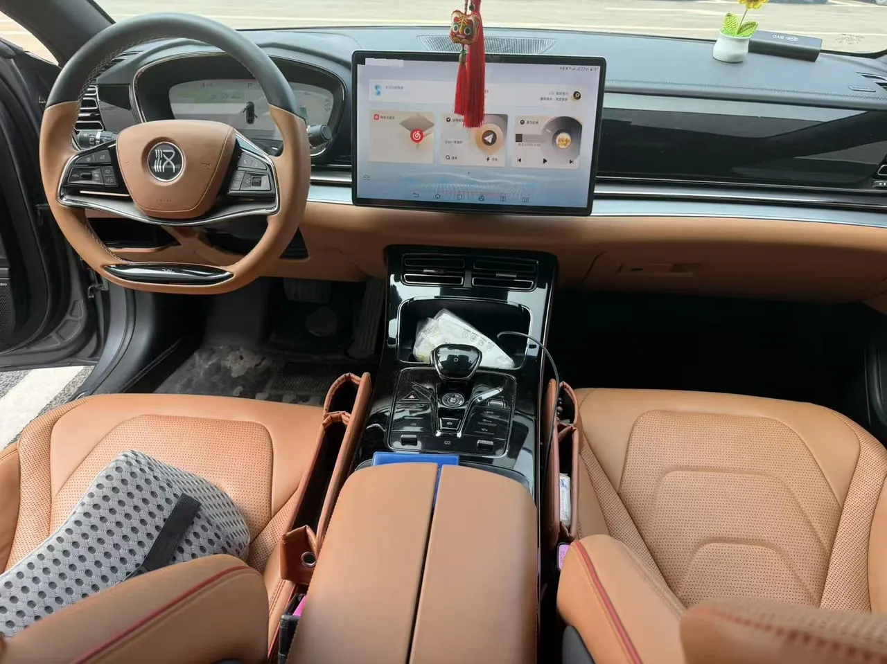 BYD 2022 Han DM-i 1.5T stepless 121KM honorable automatic gear 3