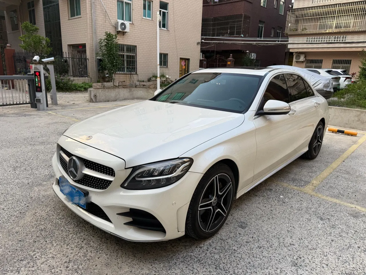 Открыть галерею: Mercedes Benz Class C 2020 C 200 L 1.5T Fashion Sports Edition Automatic Gear