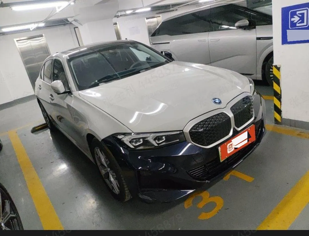 BMW 2026 i3 eDrive 35 L automatic gear 2