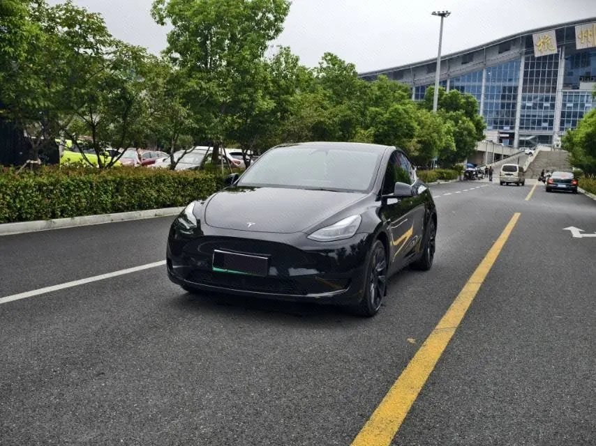 Open image lightbox: Tesla 2022 Model Y rear-wheel drive version automatic transmission