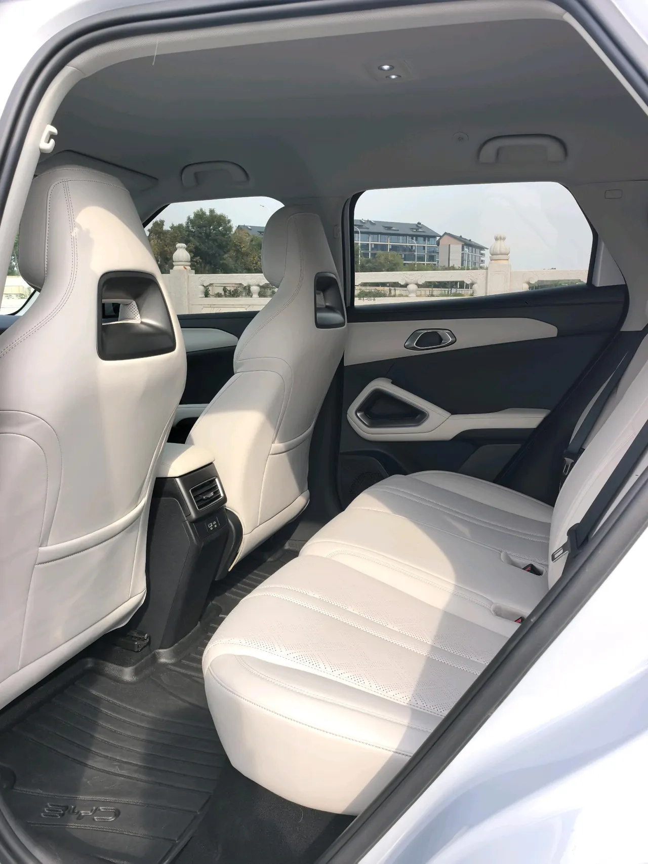 BYD 2025 Yuan UP Smart Driving 401KM Vital Automatic Gear 12