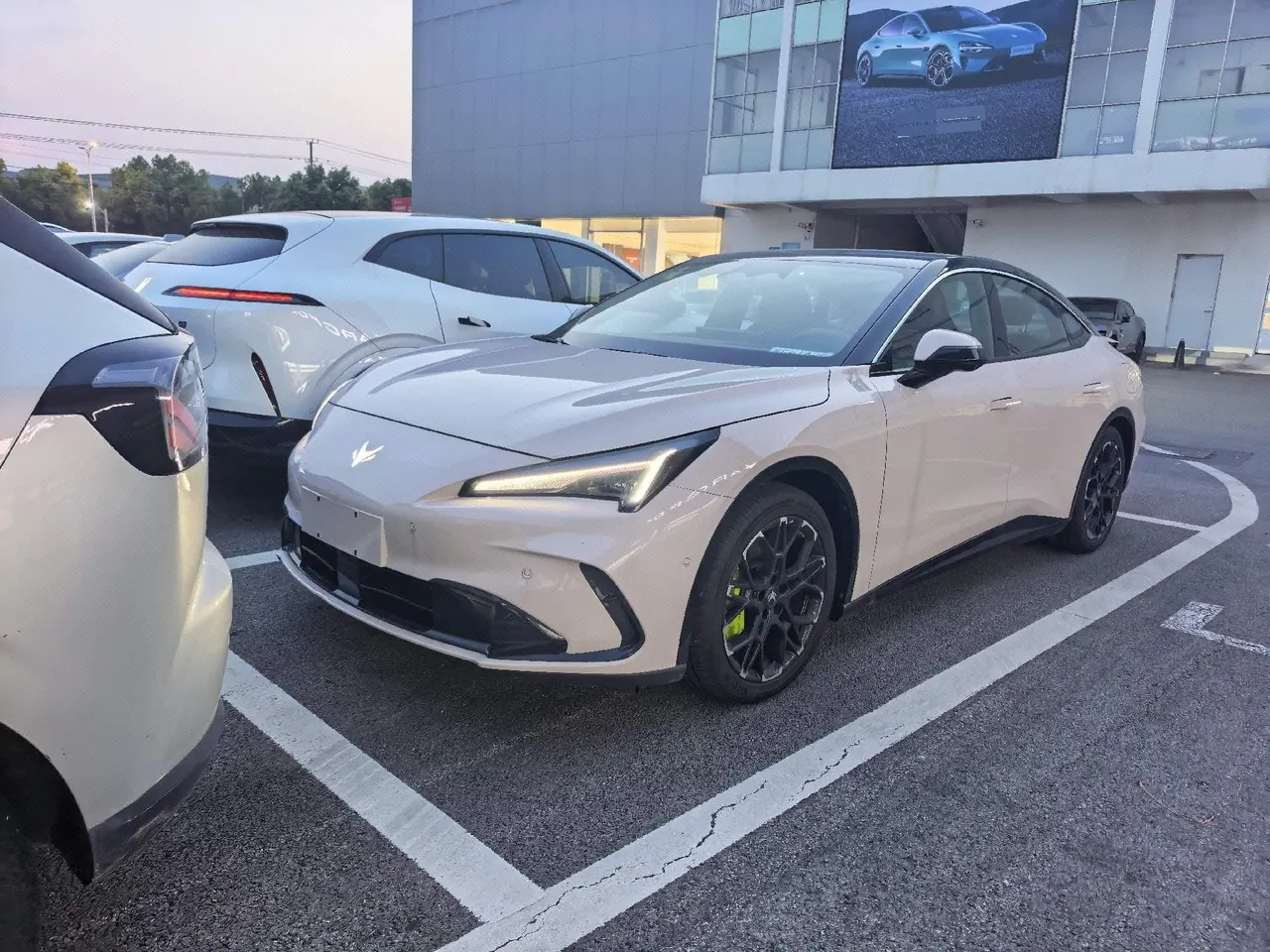 Открыть галерею: ARCFOX 2026 α S 5 720 yuan Shenxing Edition 200kW Automatic Gear