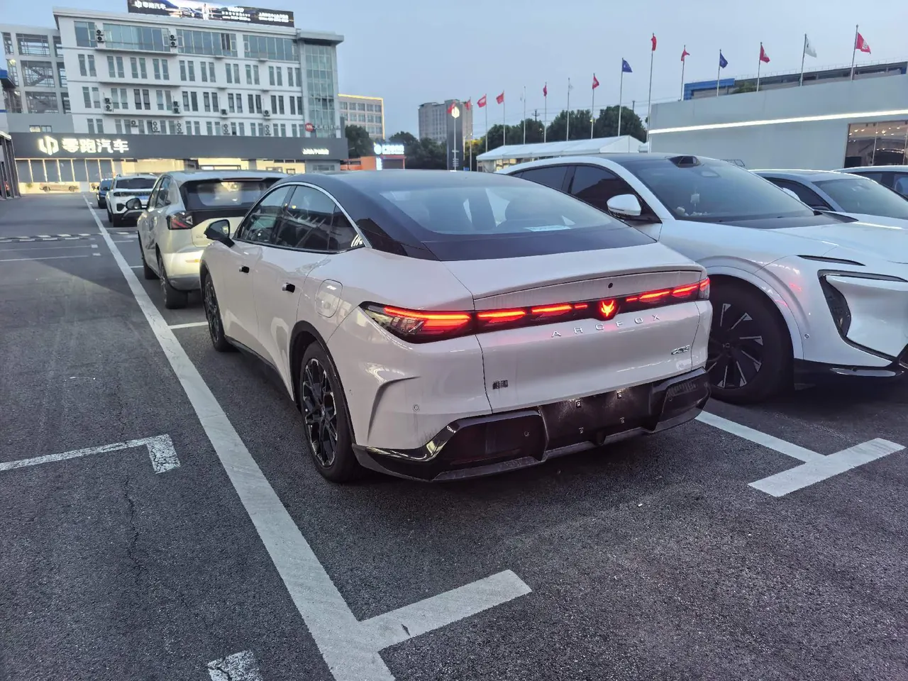 ARCFOX 2026 α S 5 720 yuan Shenxing Edition 200kW Automatic Gear 5