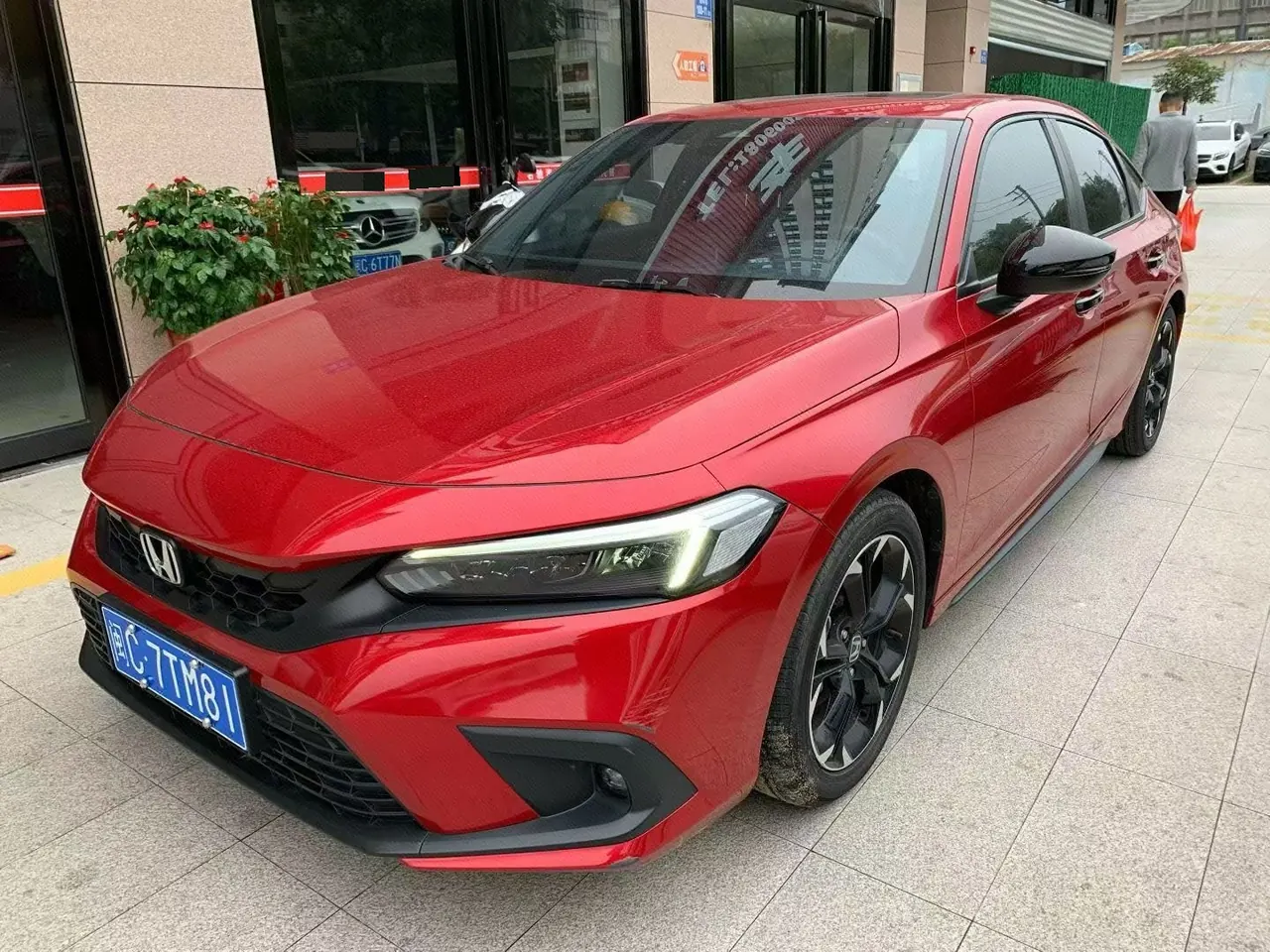 Открыть галерею: Honda 2023 Civic Hatchback 1.5T Stepless 240TURBO Extreme Automatic Gear