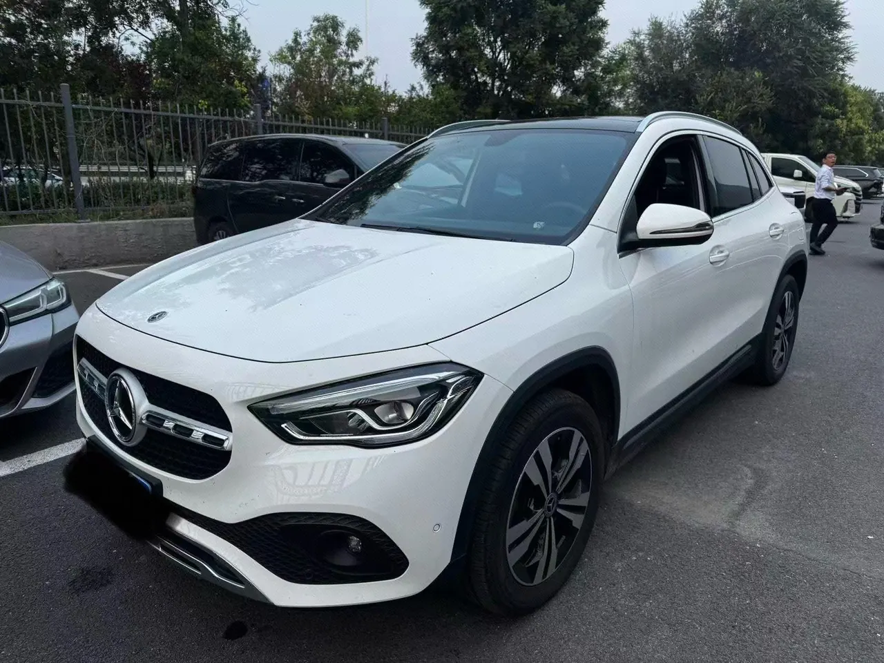 Открыть галерею: Mercedes Benz 2020 GLA 200 1.3T automatic gear