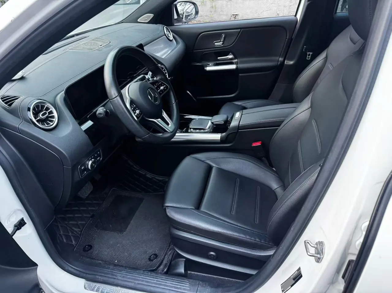 Mercedes Benz 2020 GLA 200 1.3T automatic gear 3