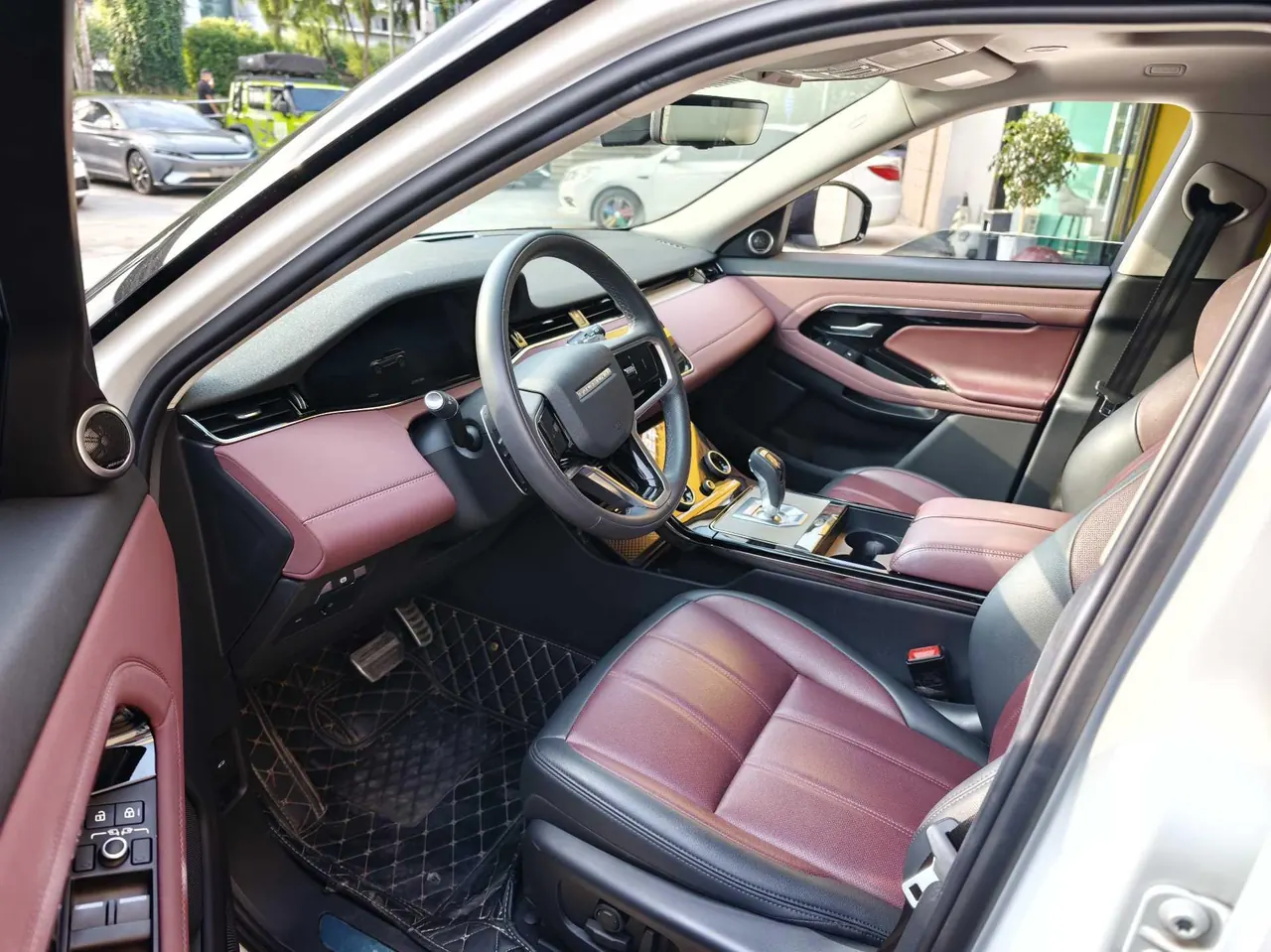 Land Rover 2023 Range Rover Aurora L 48V 2.0T 249PS Corinth Bronze Special Edition Automatic Gear 4