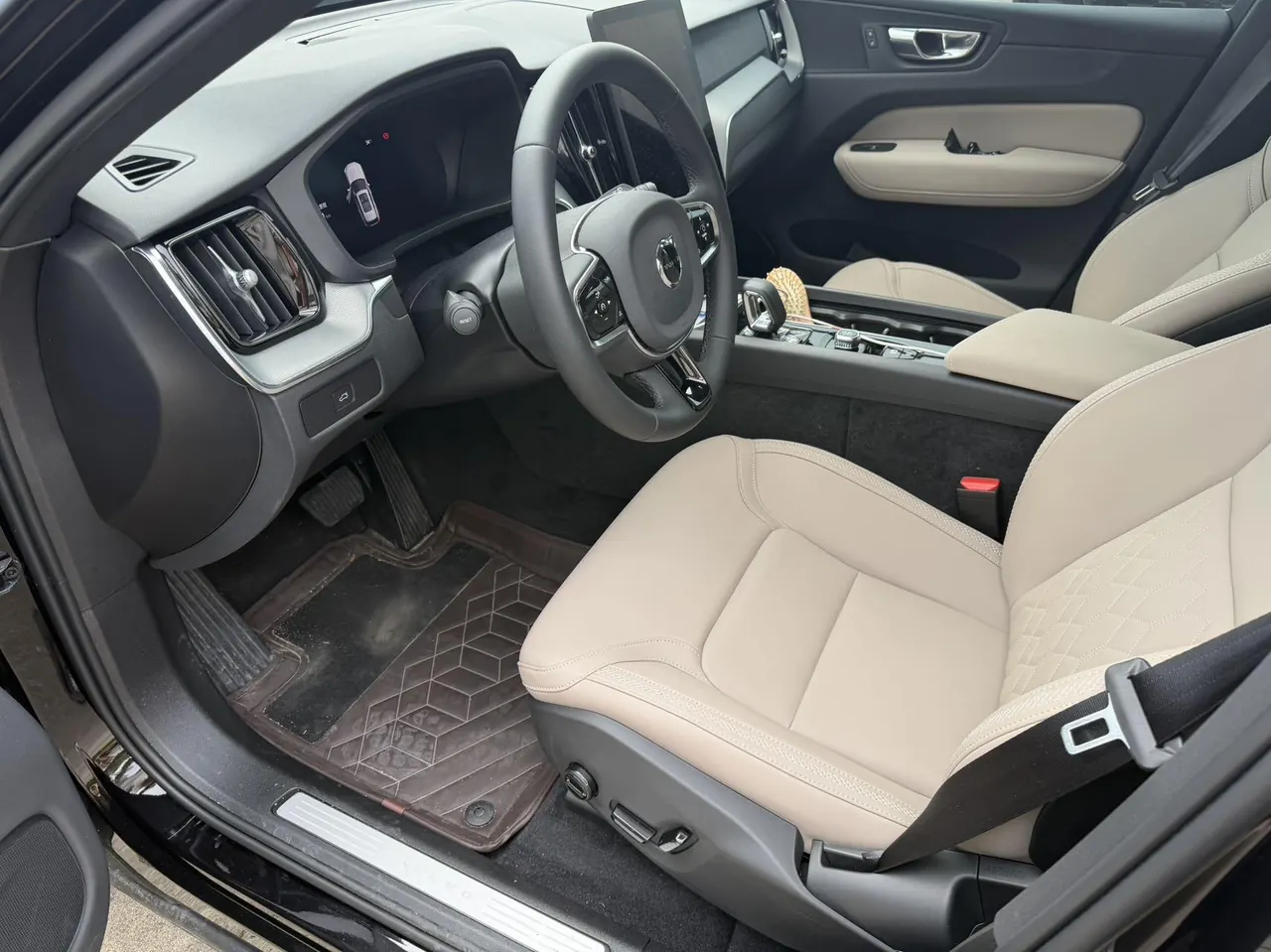 Volvo 2026 XC60 48V 2.0T B5 All-Wheel Drive Intelligent Luxury Edition Automatic Transmission 4