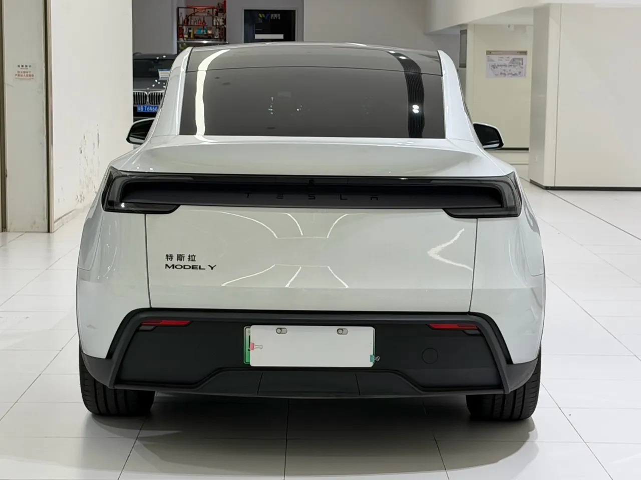 Tesla 2026 Model Y Rear-Wheel-Drive Automatic 3