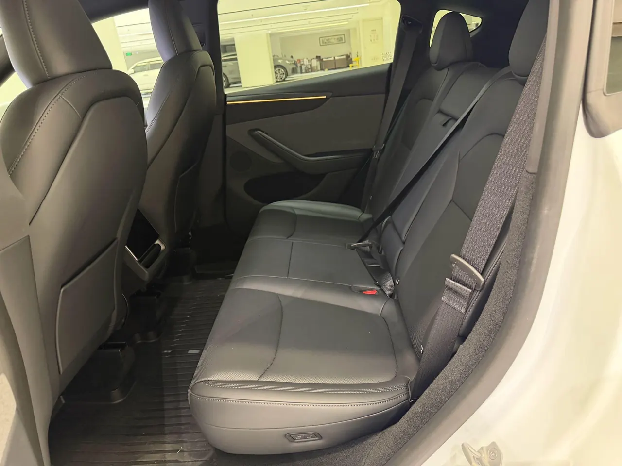 Tesla 2026 Model Y Rear-Wheel-Drive Automatic 7