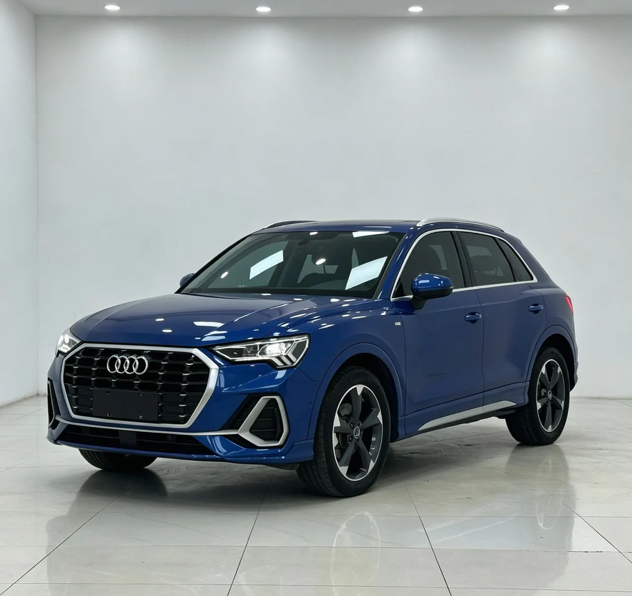Открыть галерею: Audi 2023 Q3 1.4TFSI 35TFSI Fashion Dynamic Automatic
