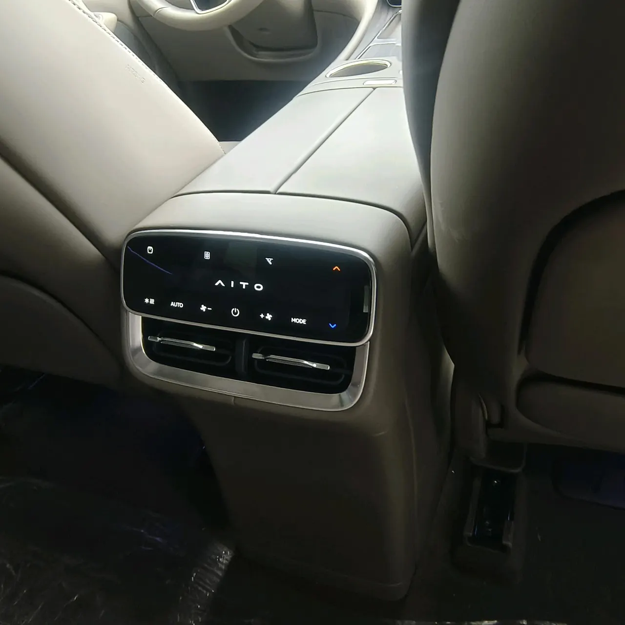 AITO 2026 AITO M7 extended range Ultra 4-wheel drive version 5 (192-line laser Radar) automatic gear 5