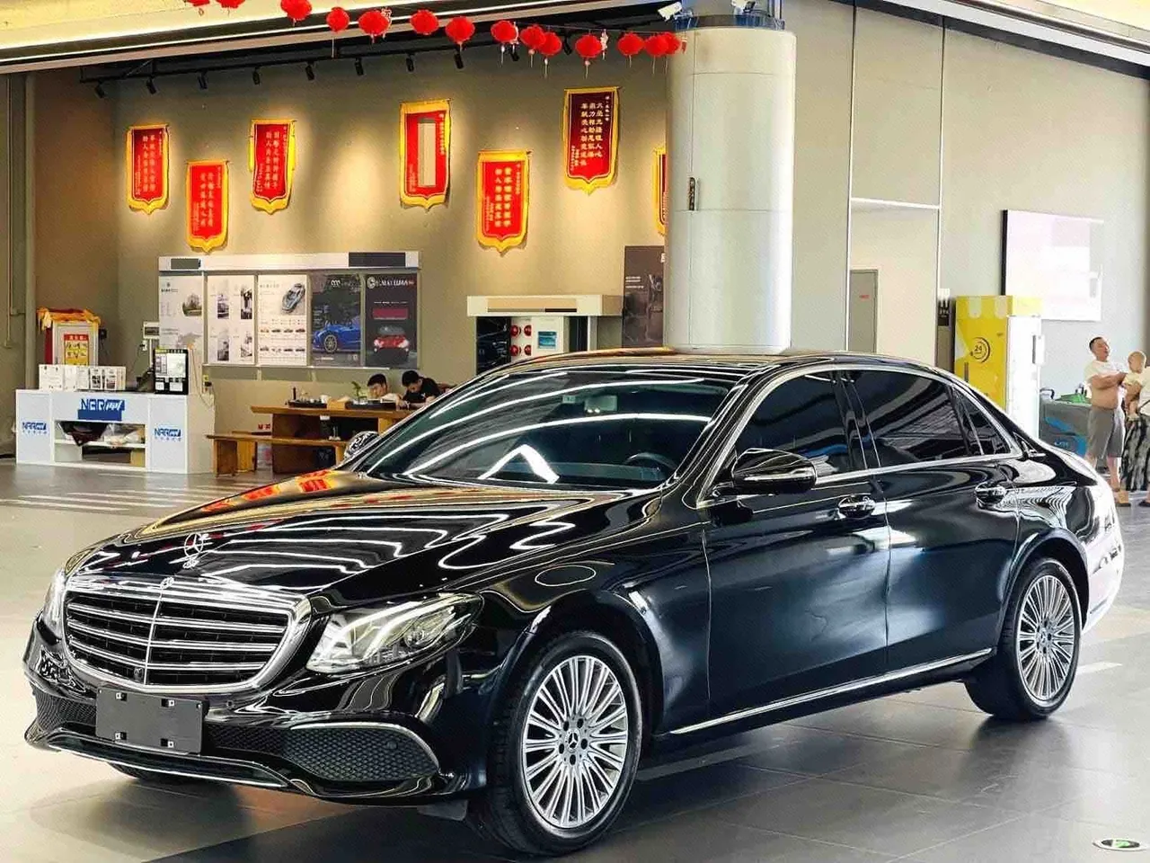 Открыть галерею: Mercedes Benz E-Class 2020 E 300 L 2.0T Special Edition (Modified) Automatic Gear