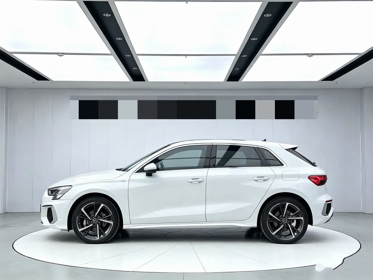 Audi 2022 A3 Sportback 1.4TFSI 35TFSI Fashion Sports Automatic 3