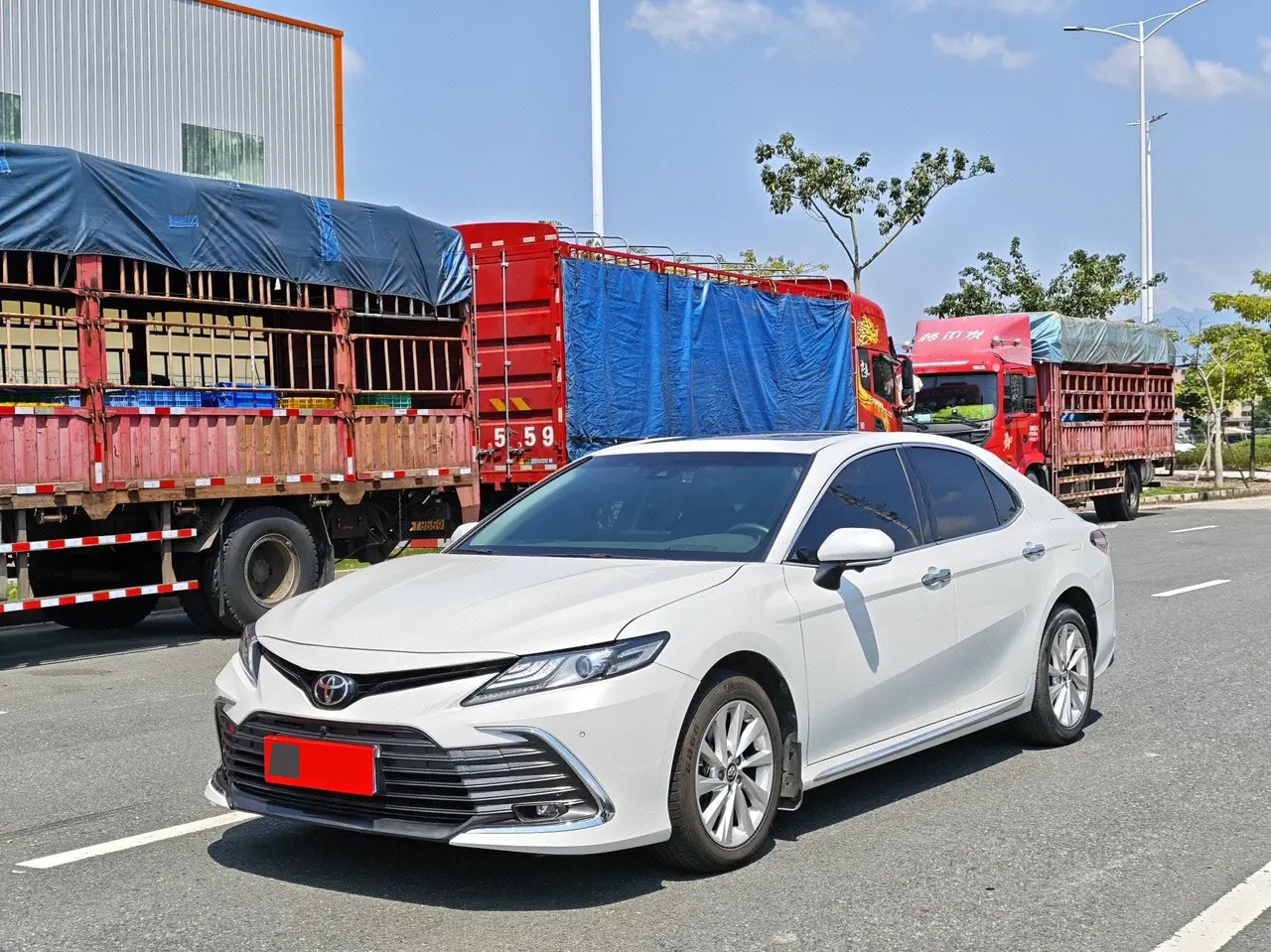 Открыть галерею: Toyota 2023 Camry 2.0G Stepless Deluxe Edition Automatic Gear
