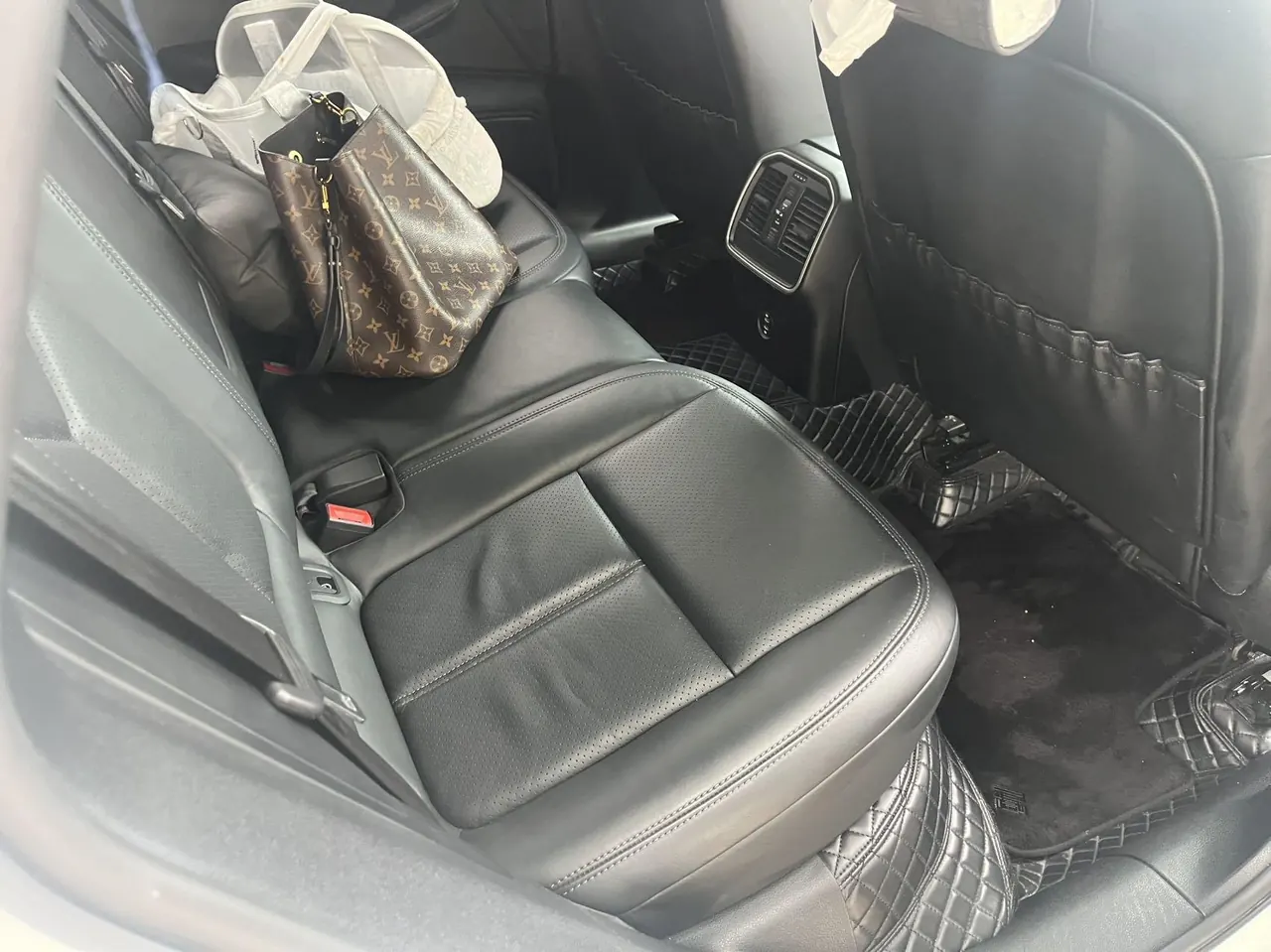 Porsche Macan (Imported) 2023 Macan 2.0T Automatic Gear 3