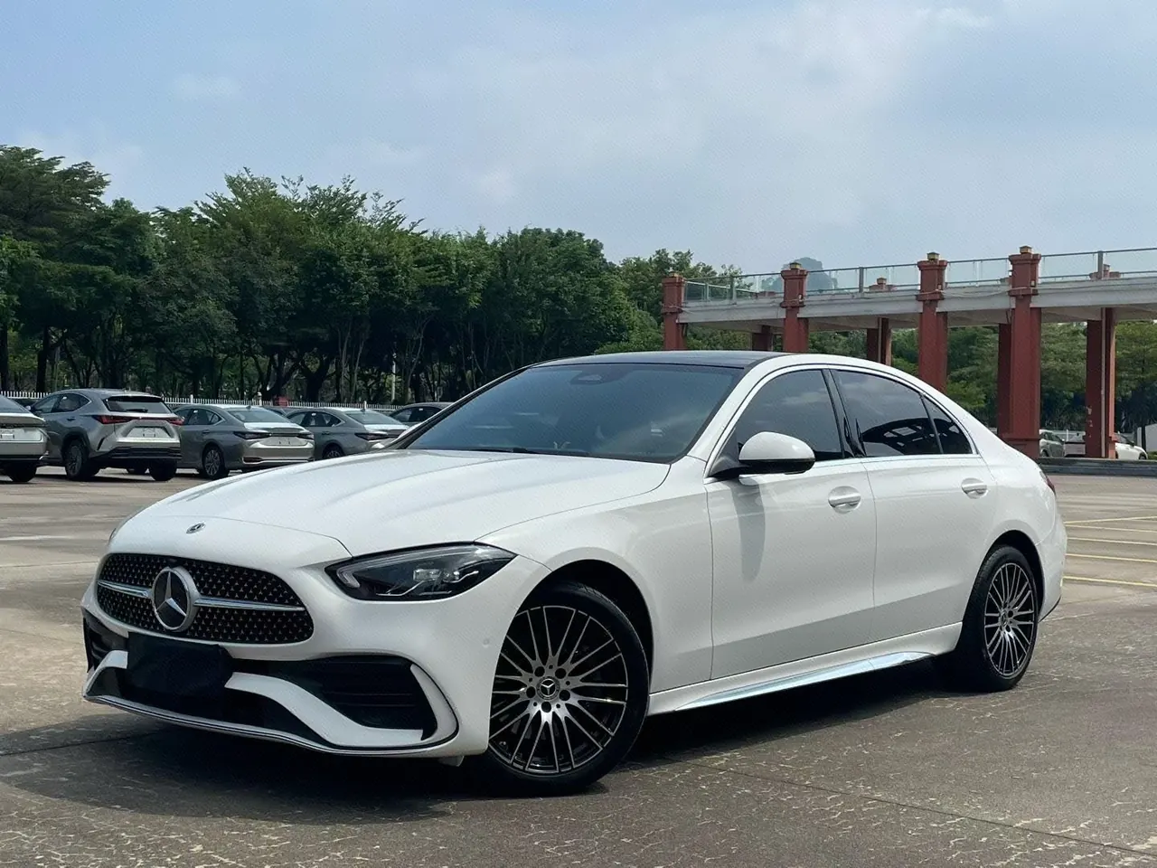 Открыть галерею: Mercedes Benz Class C 2023 C 260 L 48V 1.5T Sports Edition Automatic Gear