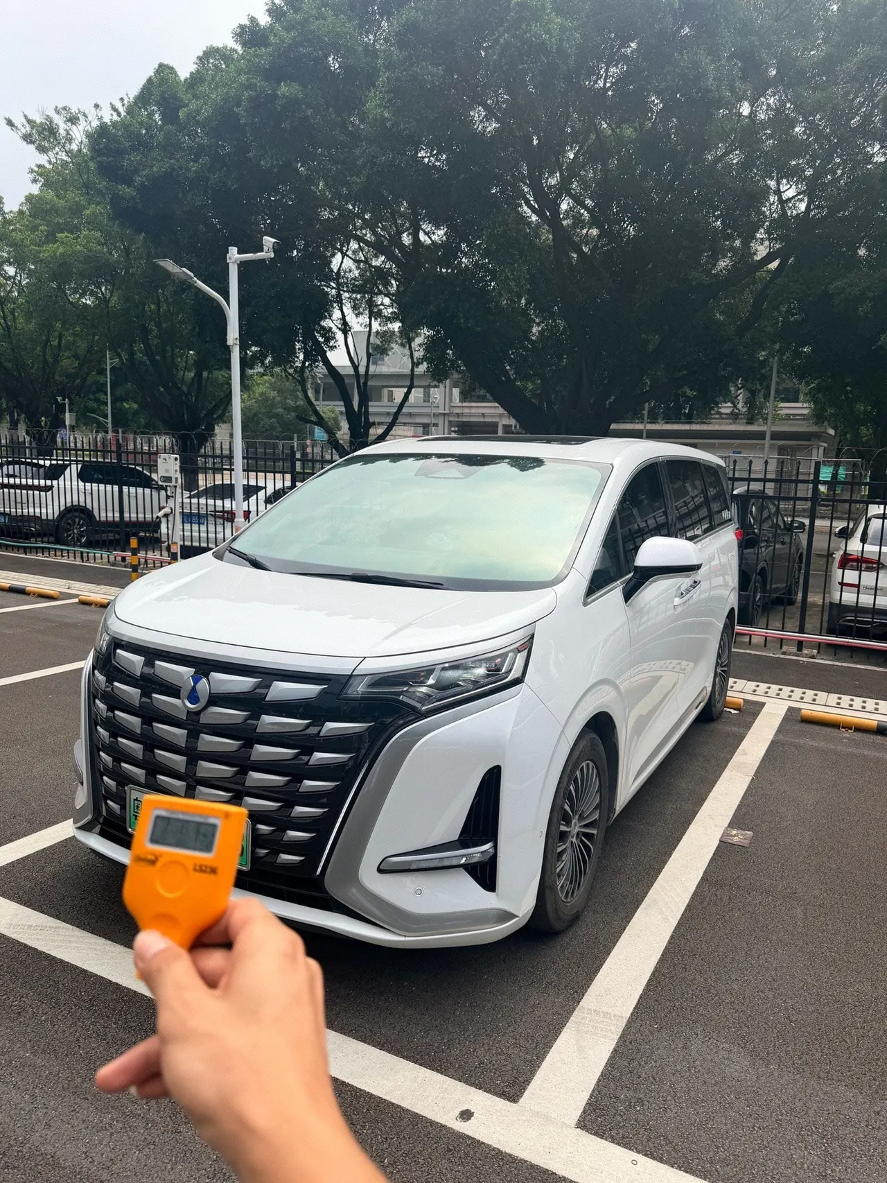 Open image lightbox: Denza 2022 Denza D9 DM-i 1.5T stepless 970 four-wheel drive flagship automatic gear