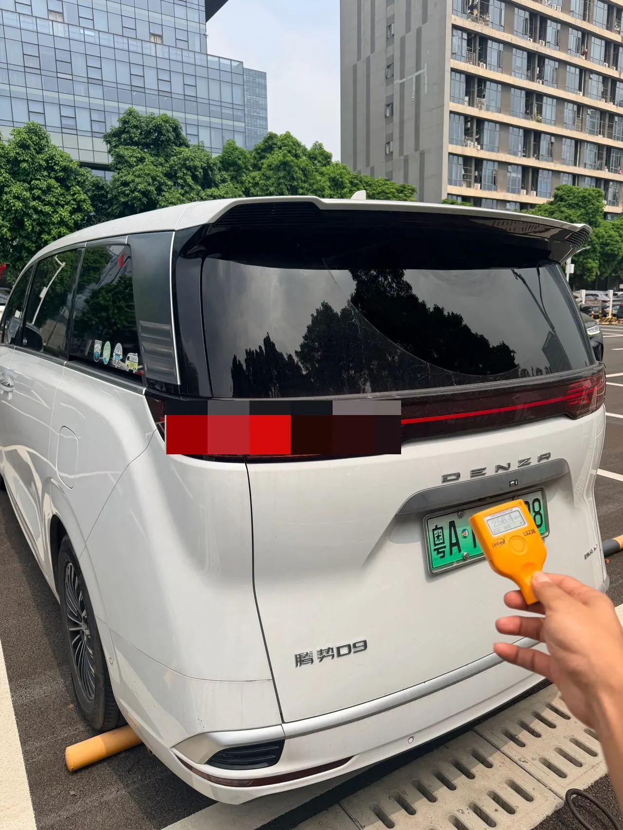 Denza 2022 Denza D9 DM-i 1.5T stepless 970 four-wheel drive flagship automatic gear 3