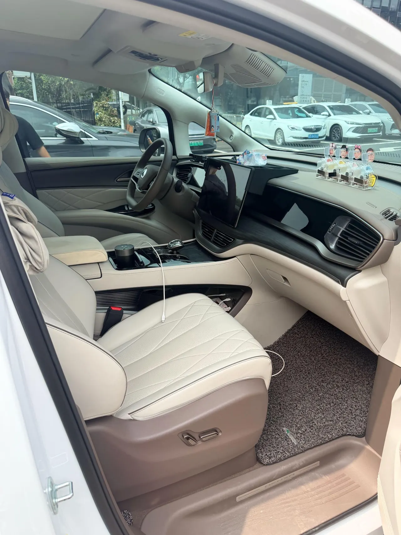 Denza 2022 Denza D9 DM-i 1.5T stepless 970 four-wheel drive flagship automatic gear 7