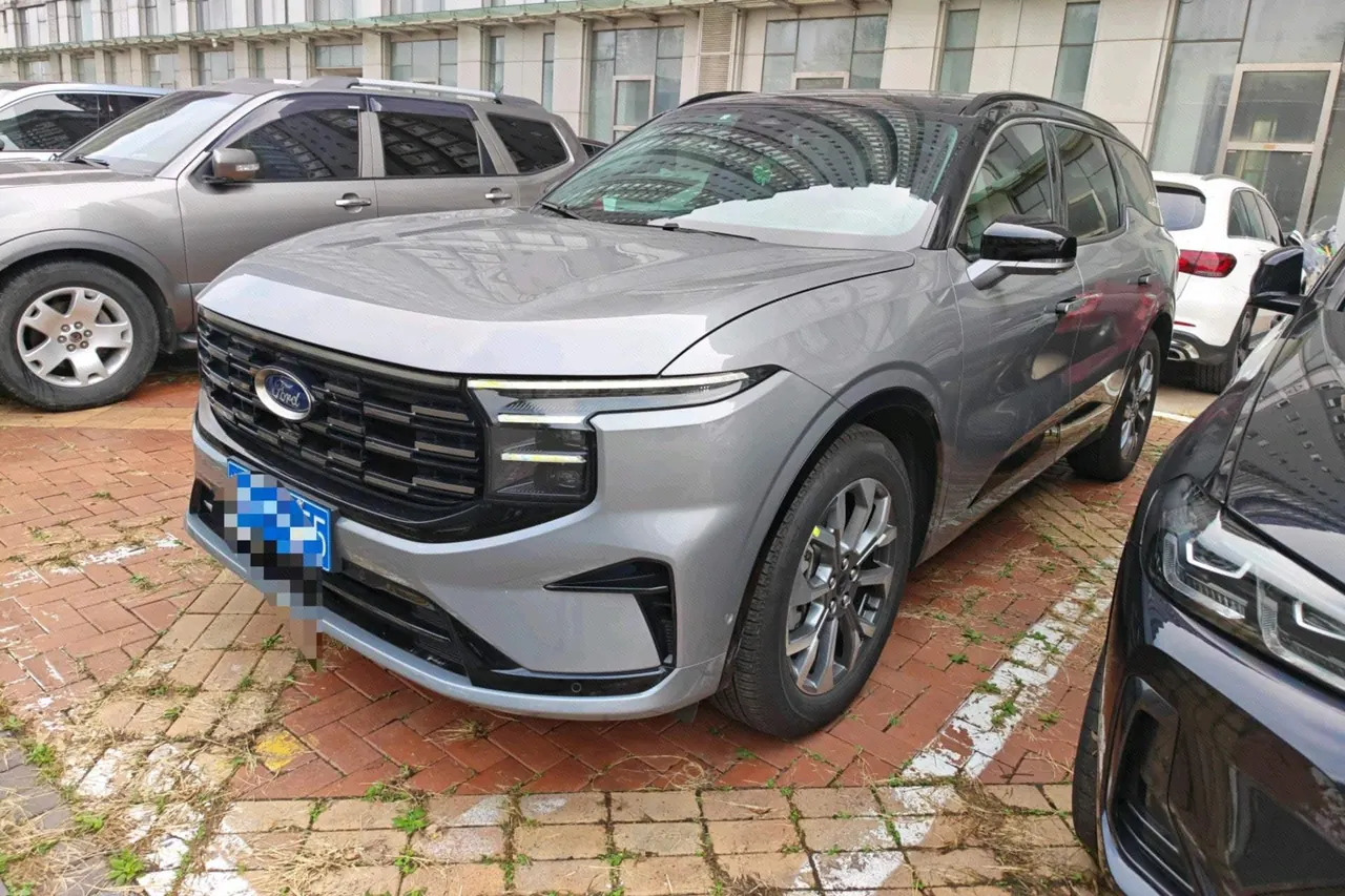 打开图片灯箱:Ford 2023 Ruijie L 2.0T EcoBoost four-wheel drive 7-seat extreme automatic gear