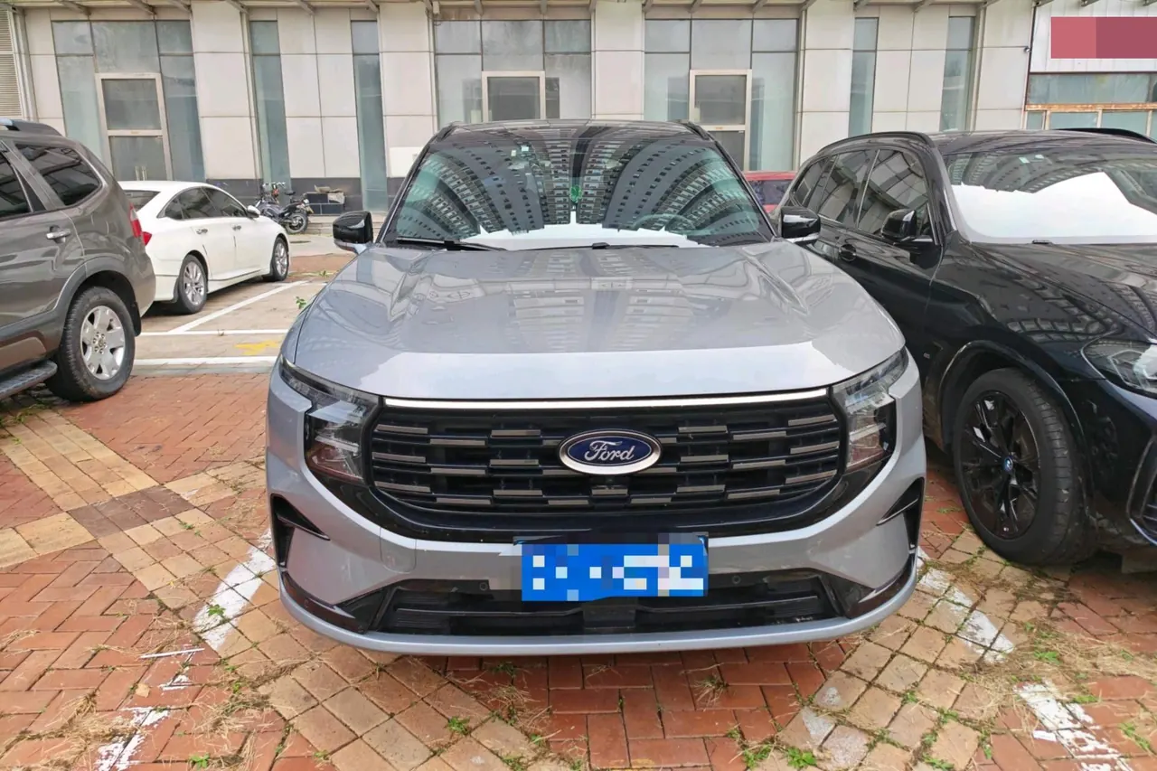 Ford 2023 Ruijie L 2.0T EcoBoost four-wheel drive 7-seat extreme automatic gear 3