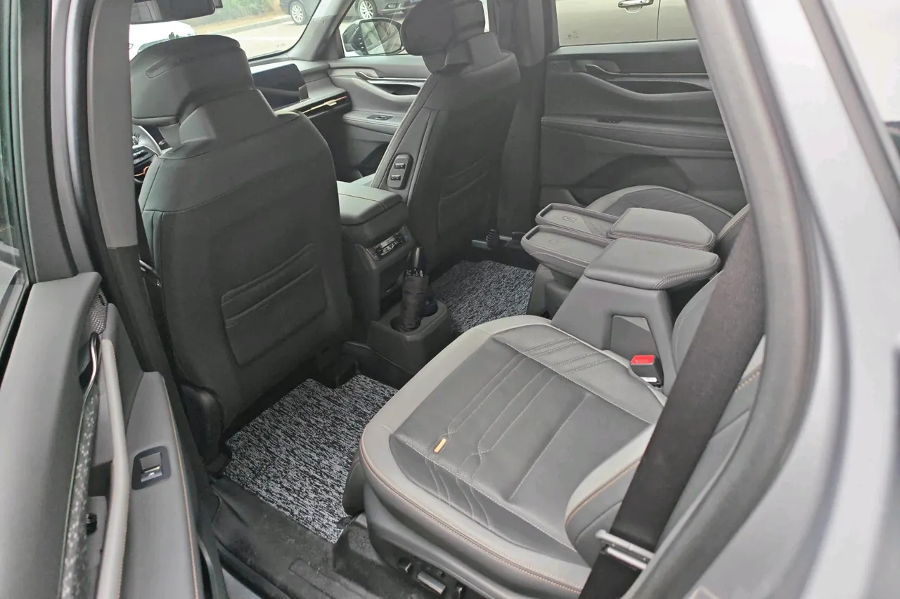 Ford 2023 Ruijie L 2.0T EcoBoost four-wheel drive 7-seat extreme automatic gear 5
