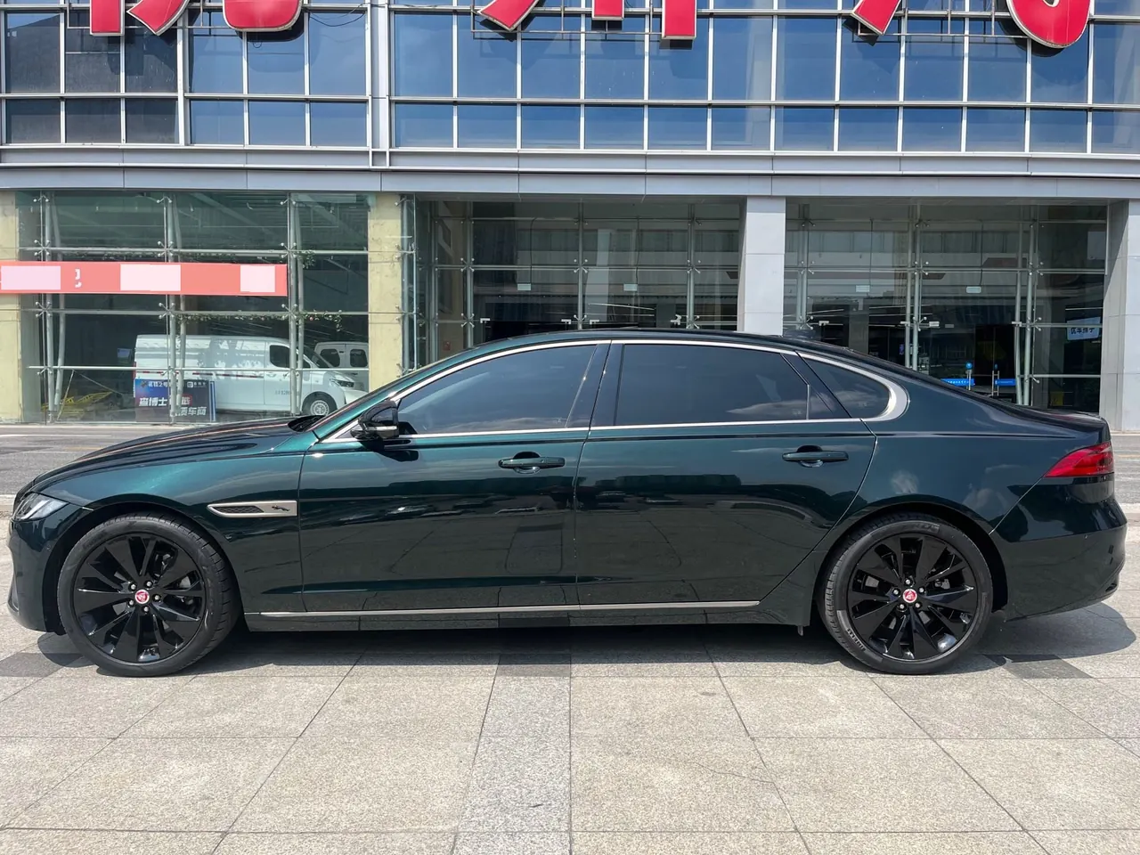 Jaguar 2023 XFL 2.0T P 12500.00g Drive Enjoy Luxury Gold Edition Automatic Gear 3