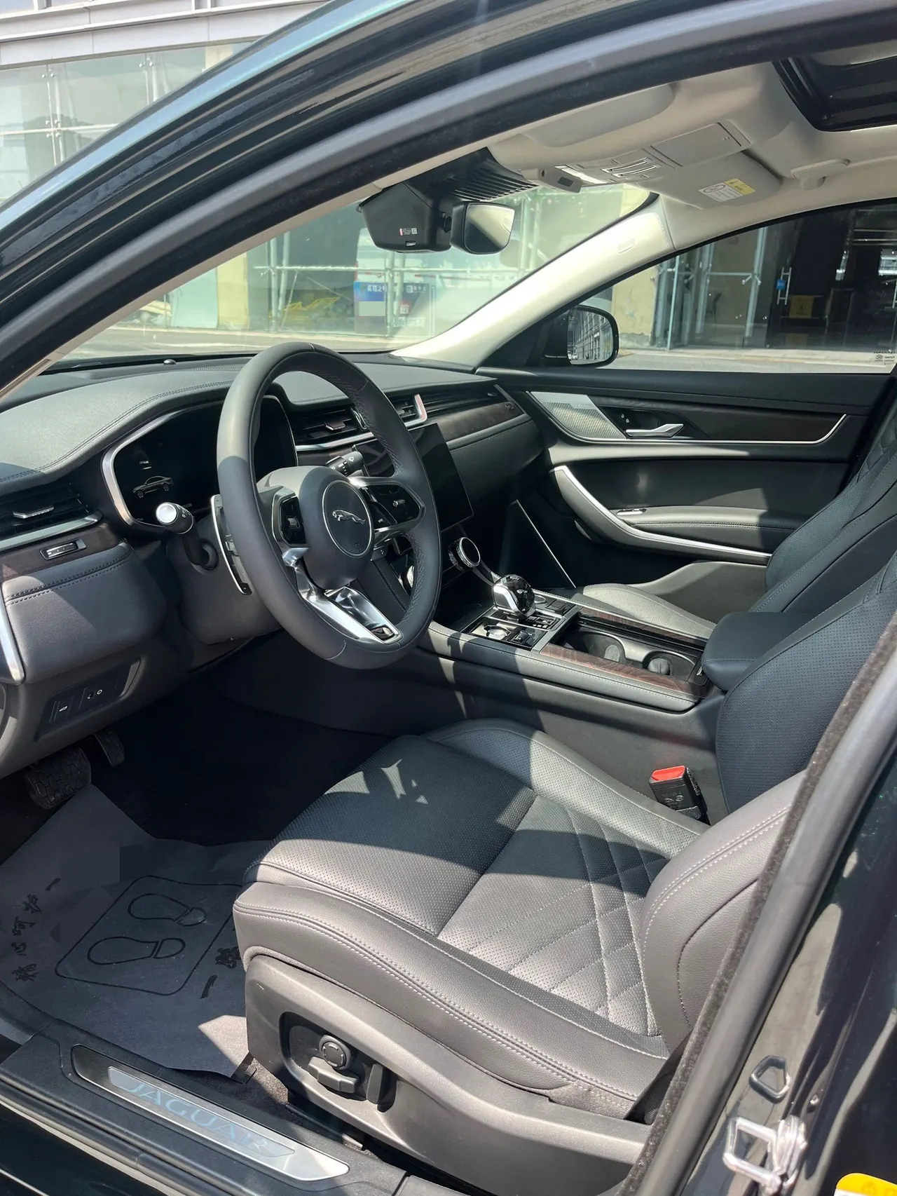 Jaguar 2023 XFL 2.0T P 12500.00g Drive Enjoy Luxury Gold Edition Automatic Gear 5