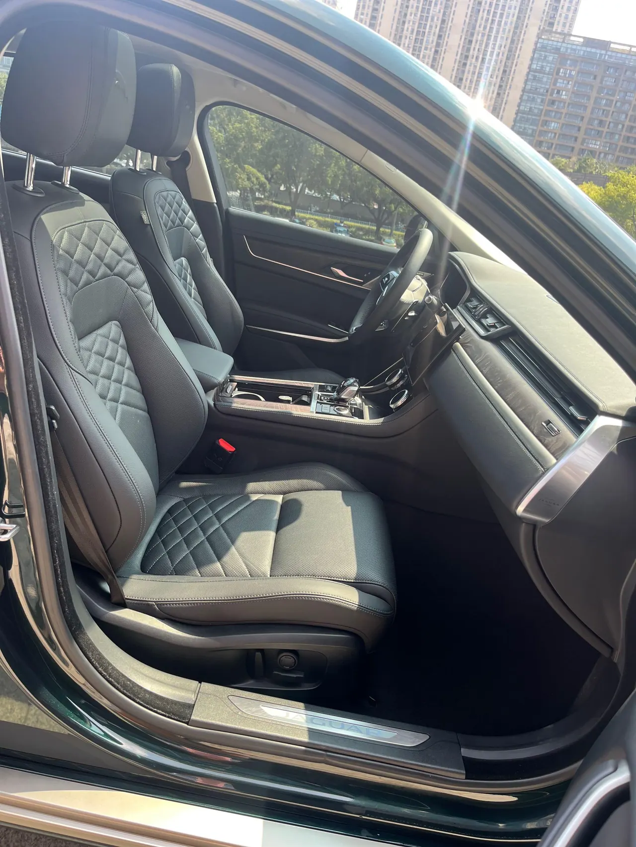 Jaguar 2023 XFL 2.0T P 12500.00g Drive Enjoy Luxury Gold Edition Automatic Gear 6