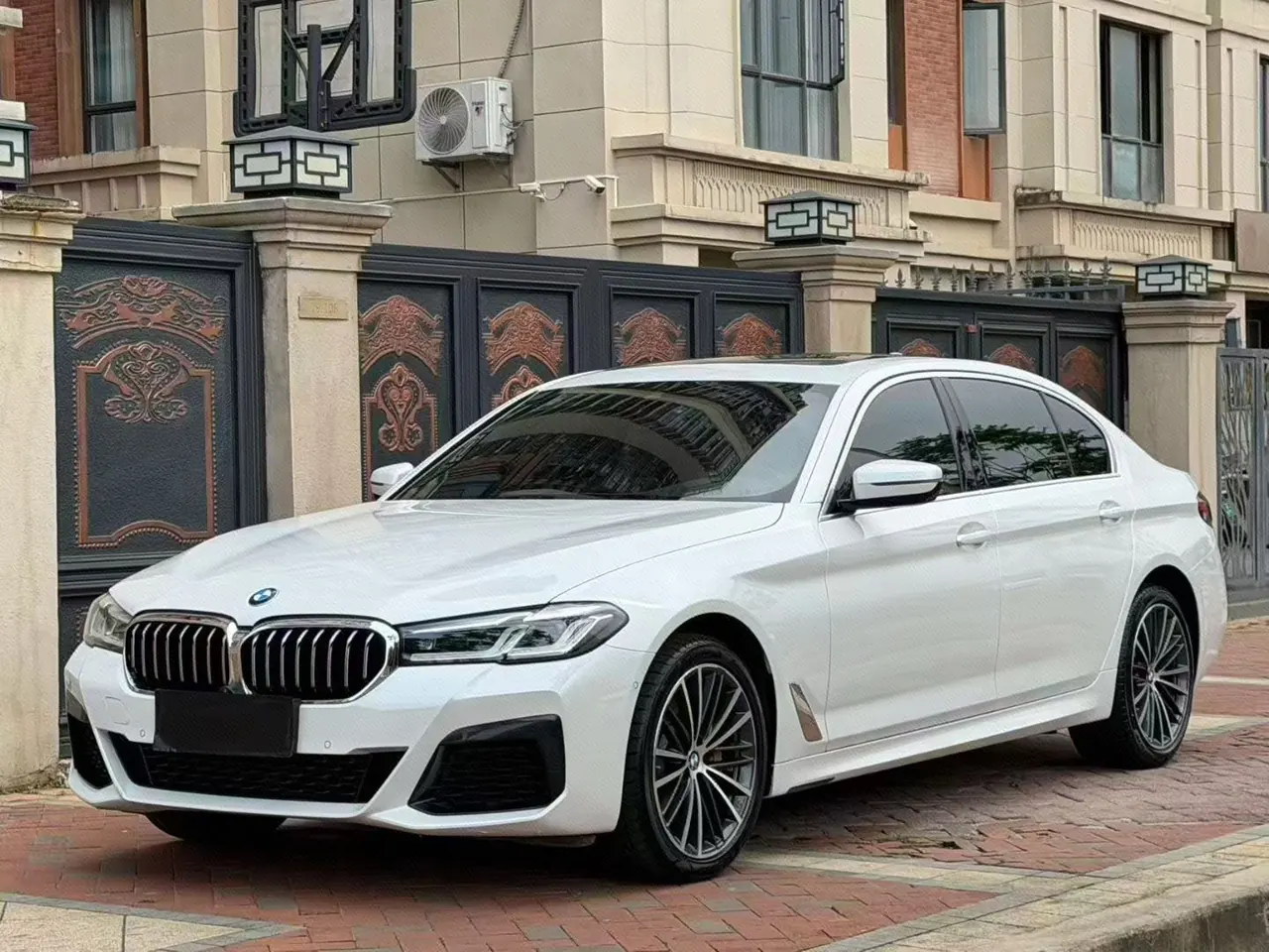 Open image lightbox: BMW 5 Series 2022 530Li 2.0T Leading M Sports Suit (Modified) Automatic Gear