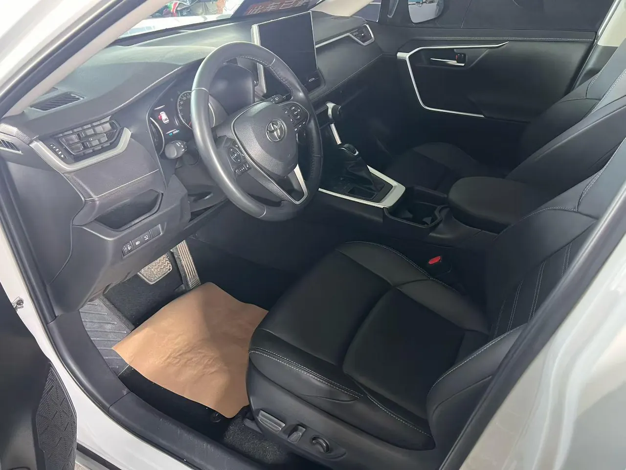 Toyota 2023 Willanda 2.0 Stepless Two-Drive Luxury PLUS Edition Automatic Gear 4