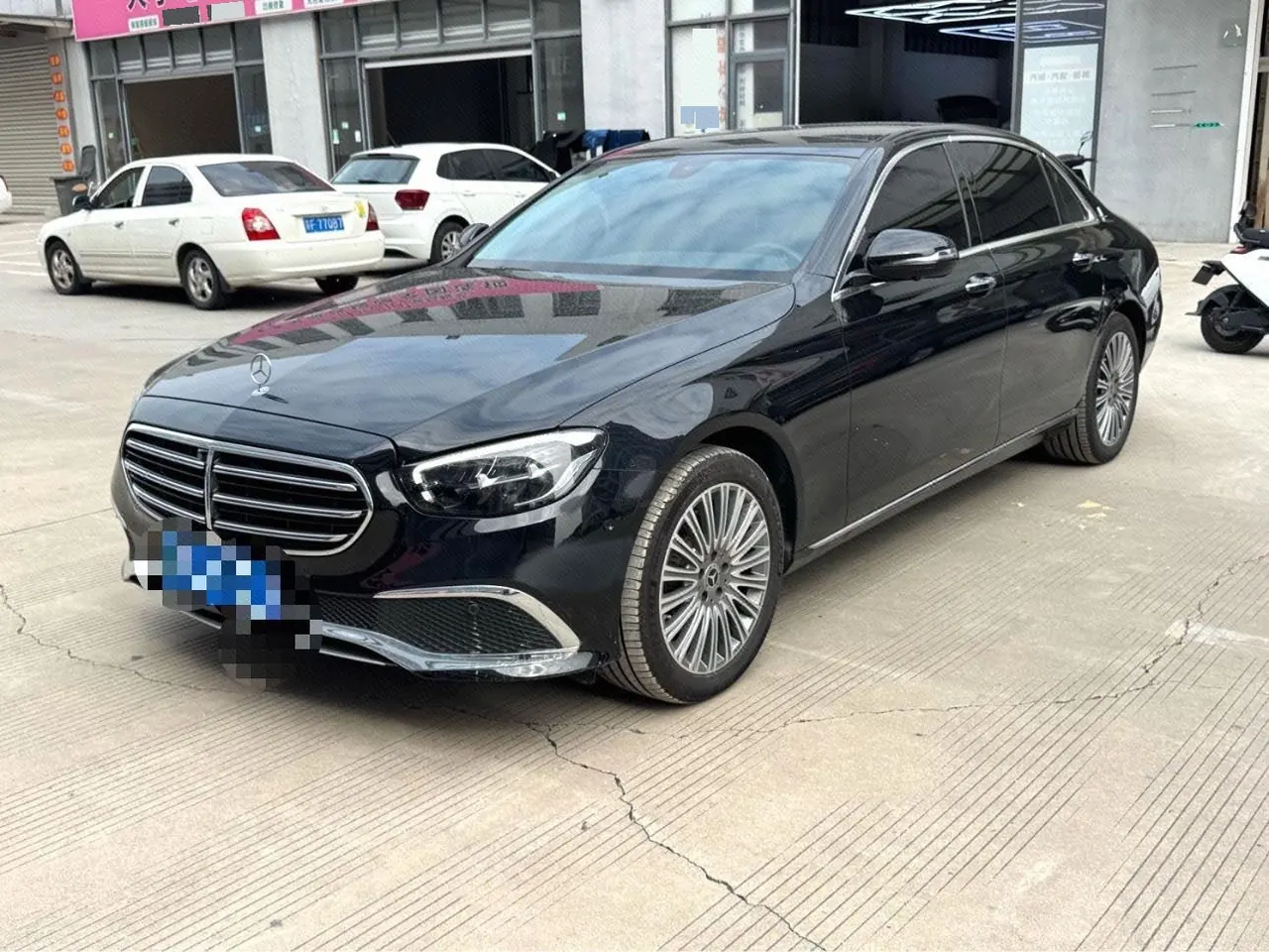 Открыть галерею: Mercedes Benz E Class 2023 E 300 L 2.0T Luxury Automatic Gear