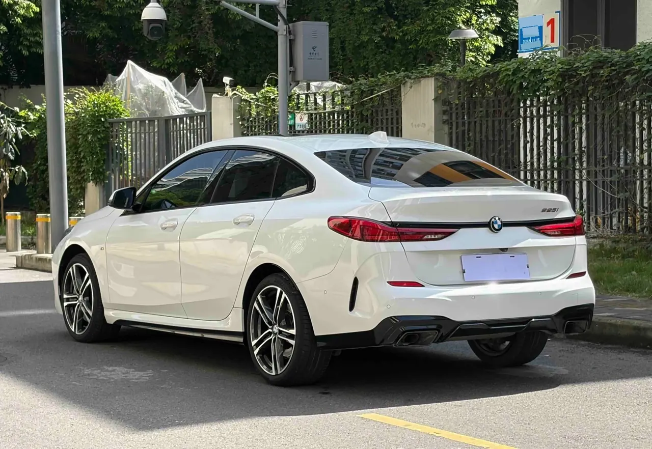 BMW 2 Series (Imported) 2021 225i Four-Door Coupe 2.0T M Sports Obsidian Night Suit Automatic Gear 3