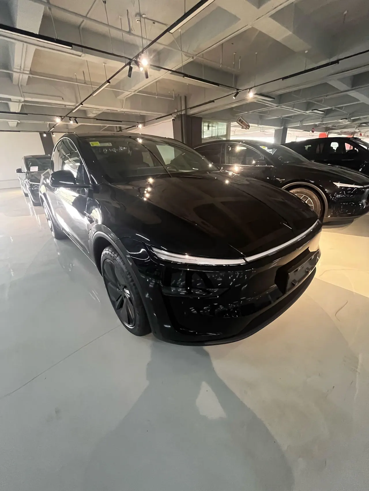 Tesla 2026 Model Y Rear-Wheel-Drive Automatic 3