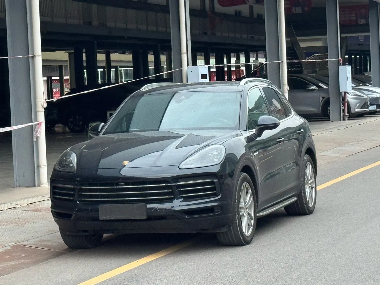 Porsche Cayenne New Energy (Imported) 2021 Cayenne Oil and Electric Hybrid 2.0T Automatic Gear - View 1