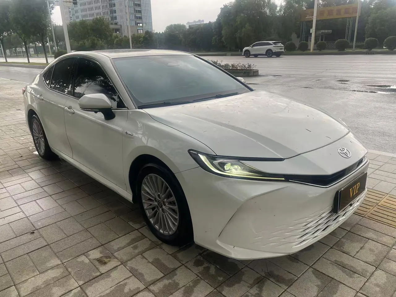 Toyota 2024 Camry Dual Engine 2.0HE Stepless Elite Automatic Gear 2