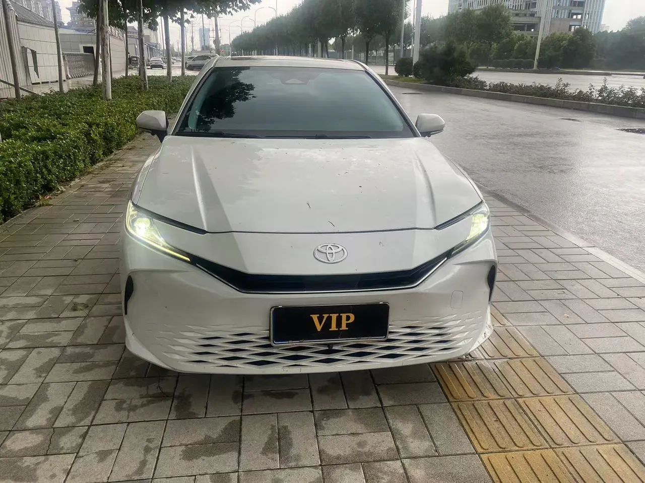 Toyota 2024 Camry Dual Engine 2.0HE Stepless Elite Automatic Gear 3