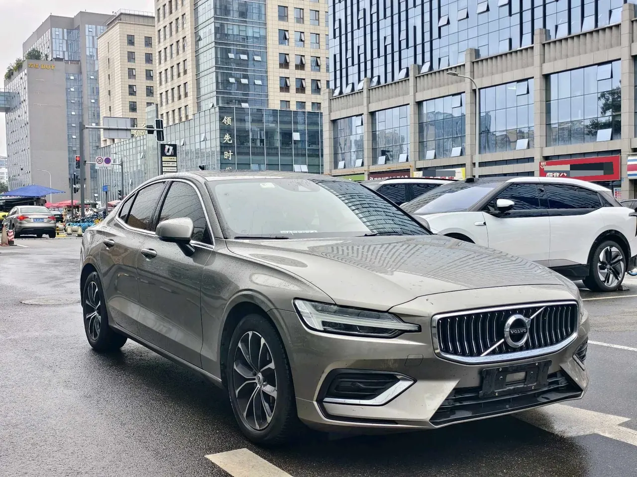 Volvo 2021 S60 2.0T T4 Zhiyi Deluxe Edition Automatic Gear 3