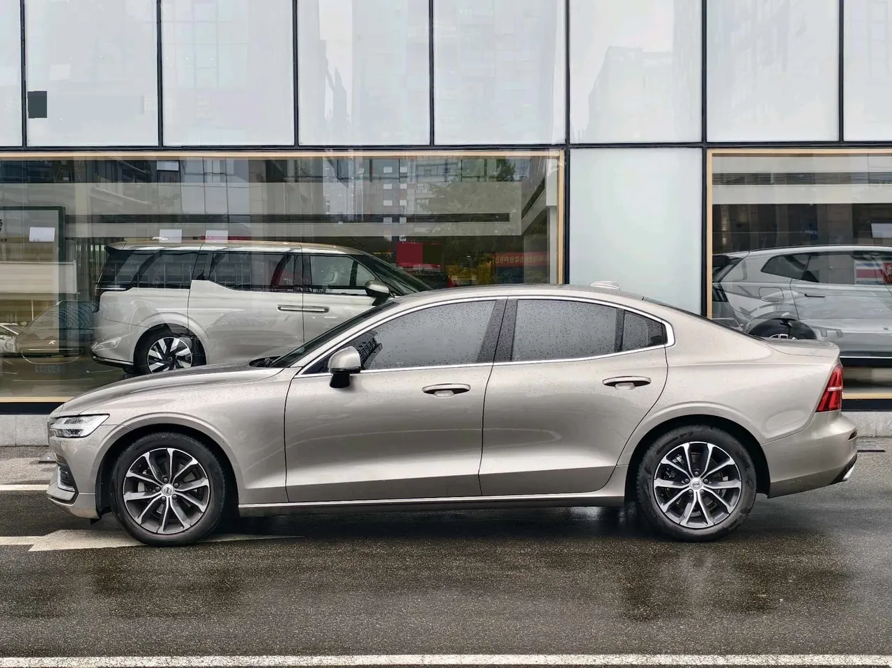 Volvo 2021 S60 2.0T T4 Zhiyi Deluxe Edition Automatic Gear 7