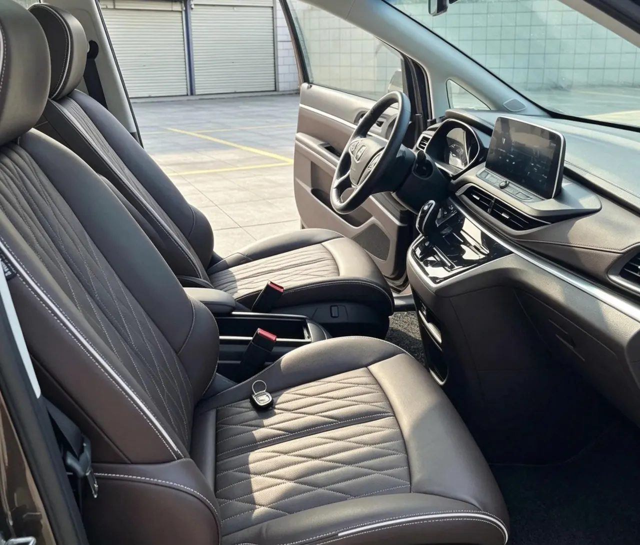 Buick 2021 GL8 Land Business Class 2.0T 652T Luxury Automatic Gear 7