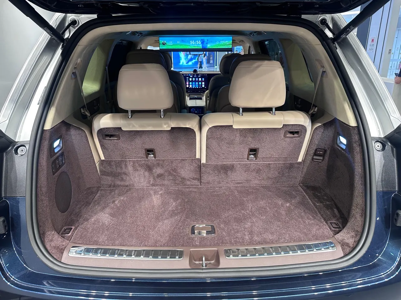 AITO 2025 AITO M9 extended range Ultra version 52kWh6 seat version automatic gear 11